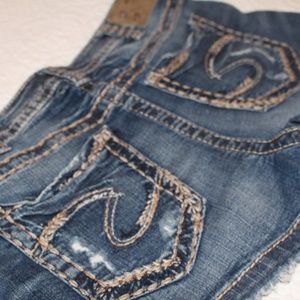 PRE-OWNED **BUCKLE** Silver Jeans Aiko Distressed Shorts - GREAT CONDITION!